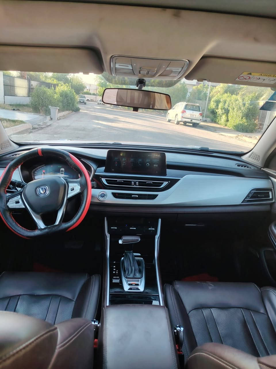 للبيع Changan CS75 2020 فورويل فول مواصفات
محرك 1800 تيربو
ماشية 104 ألف
تخم تايرات جديد
شاشة + كامرات 360 + جلد + سلايد + بصمة + ثلاجة + مساعد نزول منحدرات
السيارة نظيفة جدًا وما تحتاج شي
السعر 125 ورقة  وبيها 
بغداد / حي البنوك


**إذا كنت صاحب هذا الإعلان وتريد حذفه لأي سبب، رجاءا أرسل رسالة إلى الدعم الفني**