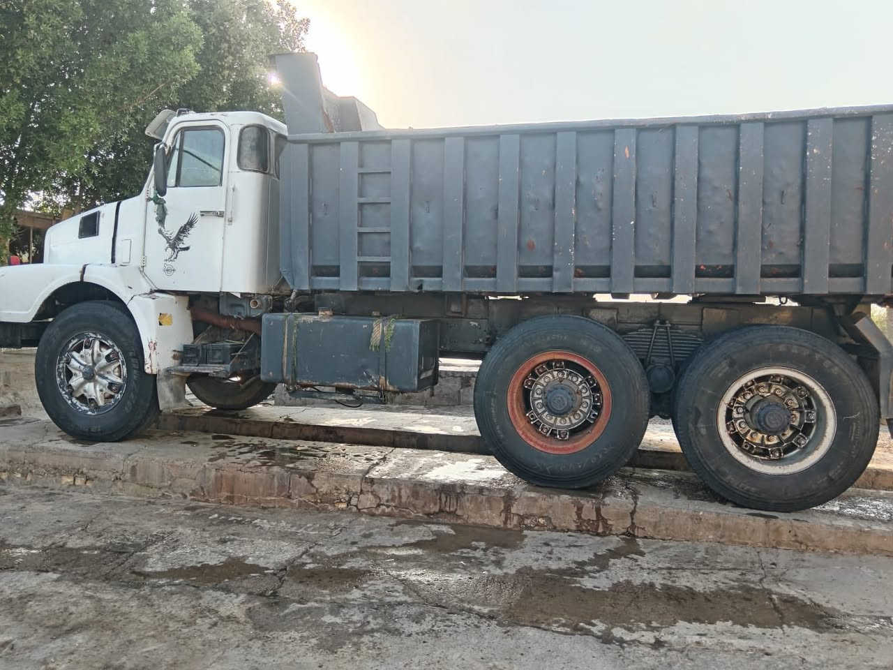 السلام عليكم للبيع السعر16 موديل 82 رقم بغداد بسمي سياره جاهزه للتمل محرك مجفت جديد تخم تاير جديد شاصي مكفول مكنان السيارة واسط ***********
