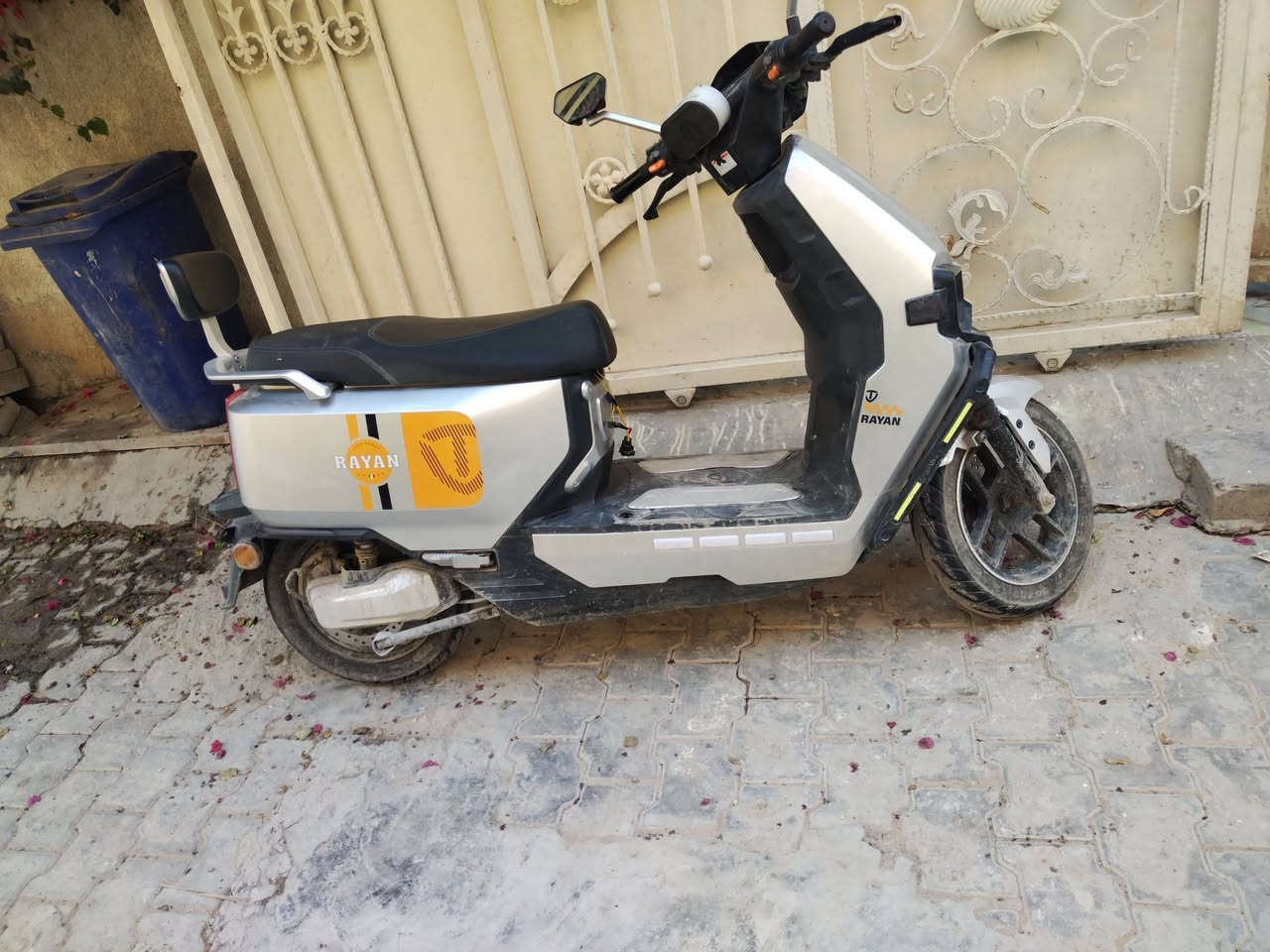 وحش الكون بصراحه اني احسبها مجاهده
دراجه كل هل مطر وروح. وارجع بيها من البياع لعويريج

ما شاء الله

الدراجه نقصها بس جهاز انذار واكف

سيت بطاريات جديد

الشحنه الوحده اني عن تجربه تمشيني

٦٠.كيلو ويبقه بيها شحن نص تقريبا

السرعه ع وزني نمره. ثانيه

٦٢. ع ثالثه ٧٠ لان وزني ١٢٠.كيلو

الدراجه اني مسويها دبل شاحنه شاحنتها الاصليه ومنفذ الشحن الاصلي موجود.

ما استخدمه. لان. مخلي شاحنه. ام. العداد تبين شكد نسبة الشحن

وحش الكون الريان معروفه ابمتانتها اني كتلك وزني واحمل وياي اطفالي اثنين للمدرسه

وخير من الله

كلها شغاله ماعدا جهاز الانذار واكف

سعر ٨٥٠ المكان البياع الشرطه الرابعه


**إذا كنت صاحب هذا الإعلان وتريد حذفه لأي سبب، رجاءا أرسل رسالة إلى الدعم الفني**