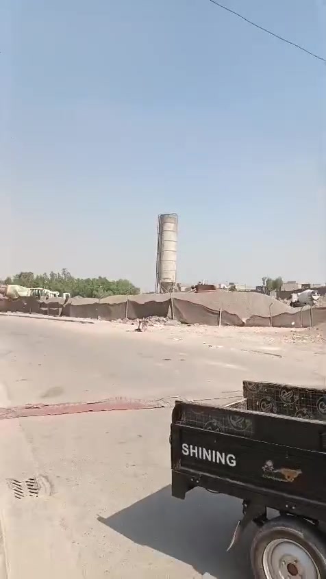 الغ الغرير نزلة السراية ع الشارع قرب اسواق الامير ثالث بيت ب الفرع بيت طابقين
جوه استقبال‬‏: ممر غرفه وره الستقبال حولي صغير صحيات مطبخ ترك وره المطبخ
‬‏: فوك غرفتين وحده منهن سندويج مع صحيات: سطح
‬‏: مساحة 125
‬‏: نزال 24 واجهة 5.5 للتواصل ***********. السعر ١٠٥ وبيه مجال
