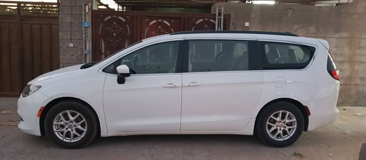 للبيع سيارة كرايسلر فوياجر 2021 LXI
محرك 3.6 V6 قوي واقتصادي
ممشى 121 ألف كم
السيارة استخدام عائلي وبحالة جيدة جدًا
رقم بغداد سنويه جديده
المواصفات:

- شاشة معلومات وترفيه
- كامرة خلفية
- عينة (رادار/حساسات خلفية)
- أبواب سلايد كهرباء
- باب جنطة كهرباء
- تشغيل بصمة وستارت
- تحكم سكان
- تكييف ثلج أمامي وخلفي
- مقاعد مريحة ومساحة واسعة للعائلة
- زجاج ومرايا كهرباء
- USB و Bluetooth

السيارة بيها قطعتين تبديل نفس اللون أصليات:
باب السايق + الباب السلايت خلف السايق
وصور الحادث وصور التبديل كلها موجودة بكل شفافية

المحرك والقير والتبريد بحالة ممتازة والسيارة جاهزة للاستخدام

السعر : 220 قابل للتفاوض للجادين
رقم الهاتف للتواصل او الاستفسار : ***********
