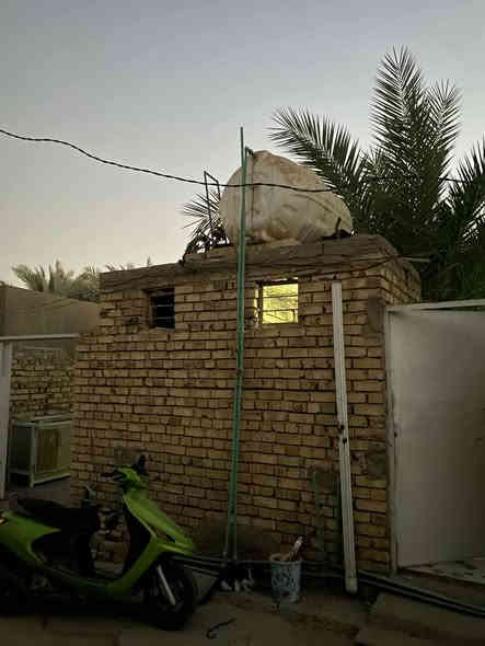 يالله.. سلام عاليكم.. بيت للبيع زراعي سند ٢٥ مساحه ٣٠٠م مكون غرفتين مطبخ حمام براني ١٣متر حديقه جبيره  ارضيه سيراميك عكاده بناء جديد ستاره جاهز موقعه دغاره  مقابيل مطعم علاوي حسوني مكان مرتب ثالث بيت عن شارع العام سعره ٤٨وبيه مجال ستفسار رقم ***********
