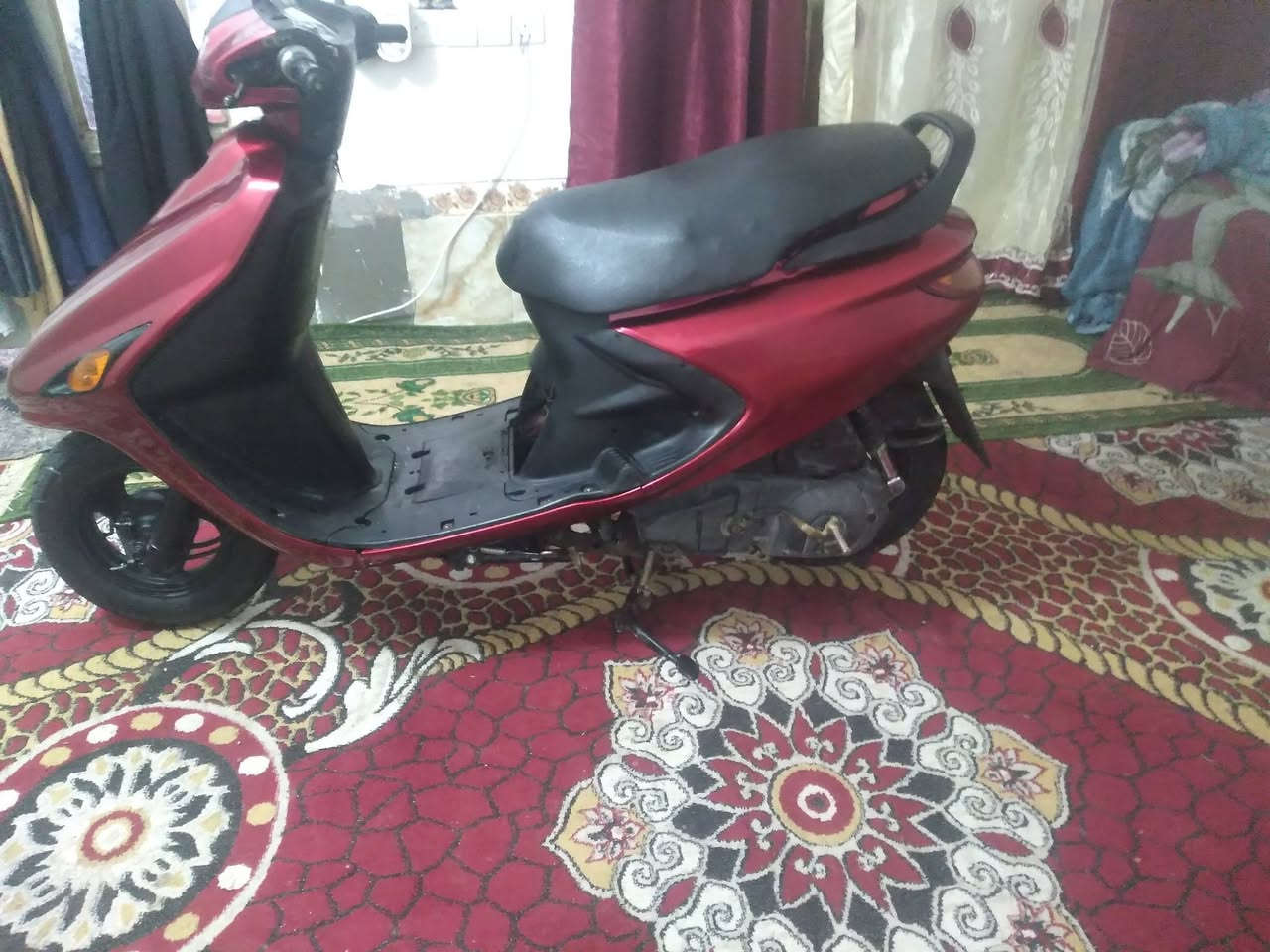 سلام عليكم دراجه فراشه للبيع والمراوس  كفاله عامه كلشي مابيها بحرك بلجيس تايرات جدد كهربائيات كلها شغاله  سعر 500بيها مجال مكاني نجف مشخاب رقم التليفون ***********
