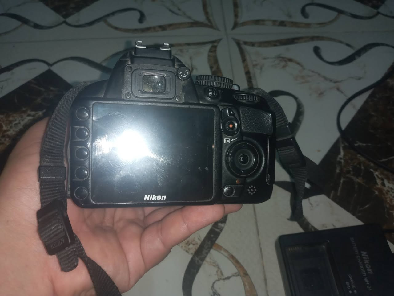 للبيع أو مراوس بدراجة ايراني.

 كاميرا نيكون D3100 نظيفة ملحقاتها شاحنة وبطارية وحزام نيكون أصلي 

ملاحظة : بيها نقطة سوداء بالعدسه لكن ماتأثر بالتصوير


**إذا كنت صاحب هذا الإعلان وتريد حذفه لأي سبب، رجاءا أرسل رسالة إلى الدعم الفني**