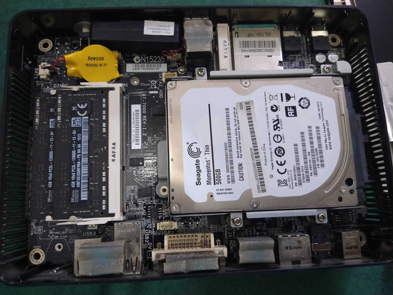 Nano PC
رام 8 كيكا 
معالج core i3 جيل ثالث 
هارد hdd 500
ممكن تربط هارد ssd
وندوز 10 
شغالة وجاهزة 
سعر البيع 70 الف 
متوفر توصيل


**إذا كنت صاحب هذا الإعلان وتريد حذفه لأي سبب، رجاءا أرسل رسالة إلى الدعم الفني**