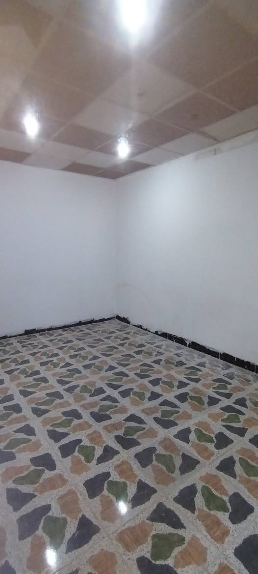 دار للايجار في حي البكر على شارع 20 قرب اسواق البكر وجامع الشهيد مجول  يحتوي على استقبال وهول مفتوح
وغرفه نوم ومطبخ ومشتملات
للاستفسار الاتصال على الرقم ***********
