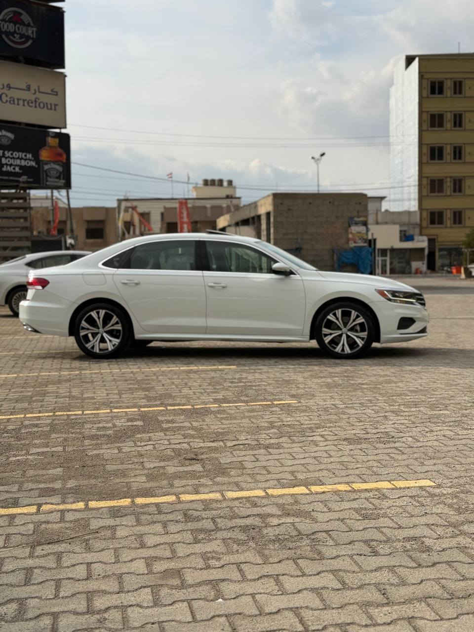 للبيع اومراوس فقط أرقام شمالية حسب قناعة 
‏Passat
باسات
موديل :2021
السيارة 4 سلندر ، محرك 2000 توربو (كير محرك بشرط)
بدون_صبغ_بدون_تبديل   كلين تايتل مكفول كفالة عامة شرط تقرير الكارفاكس  يوجد شبرين pdr باب فقط
والباقي كله مكفول
ماشية : 71 الف miles  قابل للزيادة 
مواصفات : SE
رادار : امامي + خلفي + جانبي 
كشنات : جلد / الامامي هيتر + كهربائي
سلايت فتحة سقف 
التشغيل عن بعد 
دخول ذكي 
كاميرا خلفية 
بصمة أبواب 
شاشه لمس 
مراقبة النقطة العمياء 
التحكم التلقائي في درجات الحرارة
نظام فرملة الطوارئ 
8 وسادة هوائية 
لايت  الامامية زينون 
المصابيح الامامية لد 
المصابيح خلفية لد
تحديد سرعة
تحديد مسار
نظام سبورت 
‏Car play 
Android Auto

السيارة رقم أربيل  سنوية هزة كل جديد ما بيها نقص 
رقم التلفون:***********-*********** أربيل, العراق
