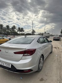 النترا 2019محرك 2000 دوش كير ATالمرغوب ماشيه 100ميل حادثها بس بنيد معد...