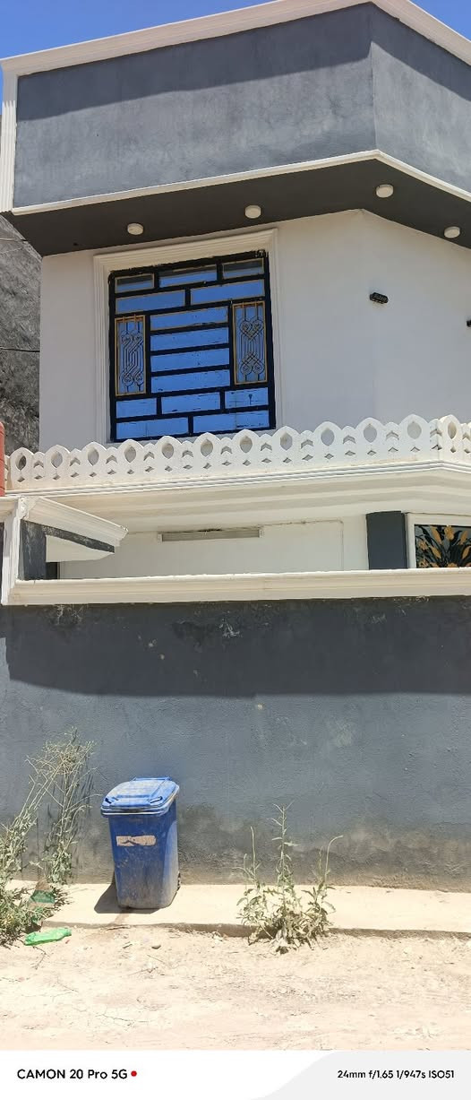 السلام عليكم بيت مساحه 200متر طابو زراعي سند 25 البيت طابقين المكان مقابيلي المحكمه الجديده حي السجاد السعر خاص ***********
