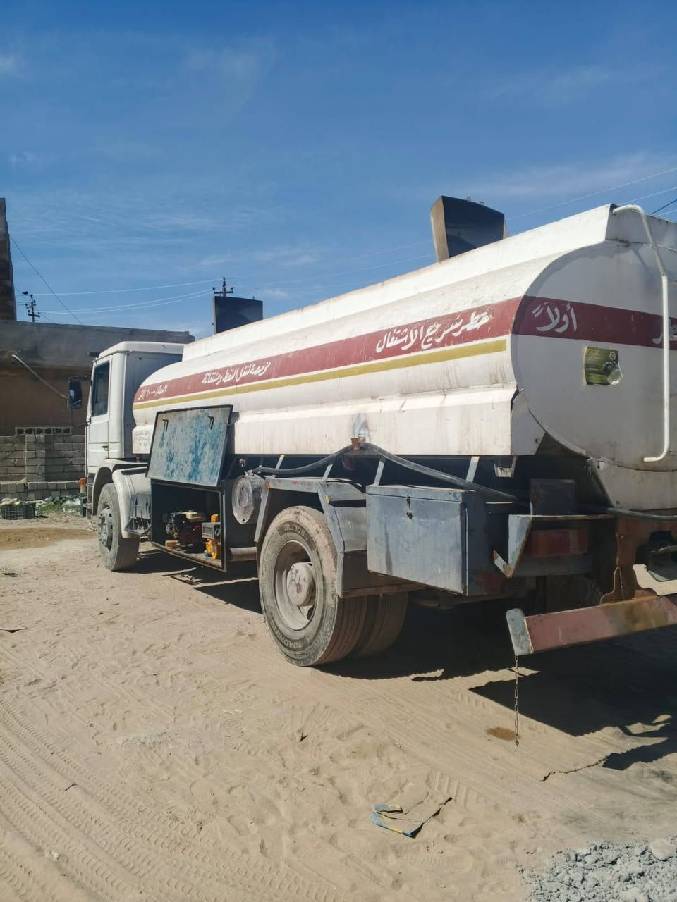 السلام عليكم للبيع تنكر سكانيا 113موديل 1993 رقم بغداد دولي بسمي شرط تحويل كير محرك شرط طوناج جديد وgbsهم بي تحويل مباشر السعر 135 وبي مجال الا ستفسار الاتصال ***********زين *********** اسيا
