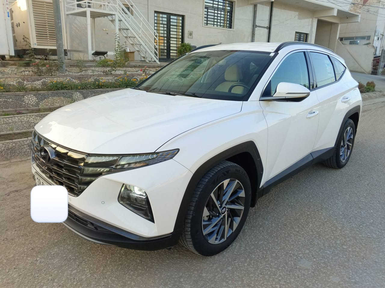 السلام عليكم للبيع توسان موديل 2024 رقم بابل انكليزي تحويل ثاني يوم السياره مكفوله كفاله عامه من الصبغ والضربه والبارد والتبديل ماشيه 48 مواصفات (بصمه شاشه دجيتل ،شاشه كبيره،مري شفط،توقف ذاتي،ثلاث انظمه قياده،بردات خلفيه اصليه،ويل كروم وباقي المواصفات معروفه ) السعر 222 وبيه مجال بسيط مكاني بابل سيطره الاثار للاستفسار ***********
