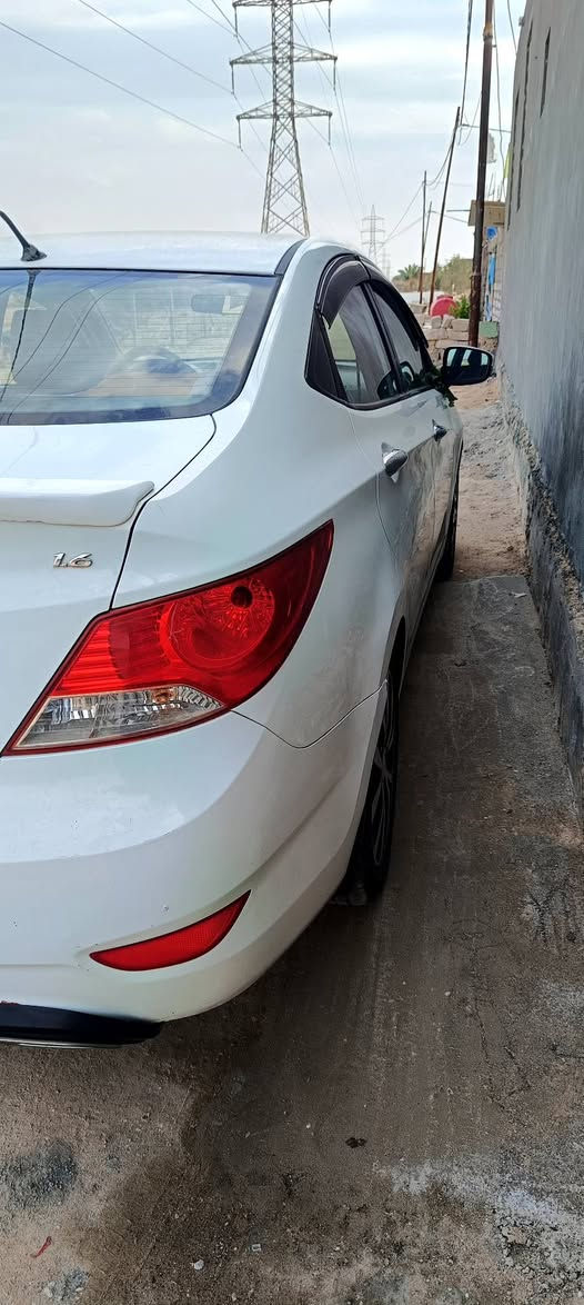 سلام عليكم أكسنت للبيع وارد خليجي
فول مواصفات عده البصمه
الموديل2015
محرك 1600 دبل قطره المرغوب 
استخدام شخصي
الرقم نجف والمالك بل نجف
ألاستفسار ***********
