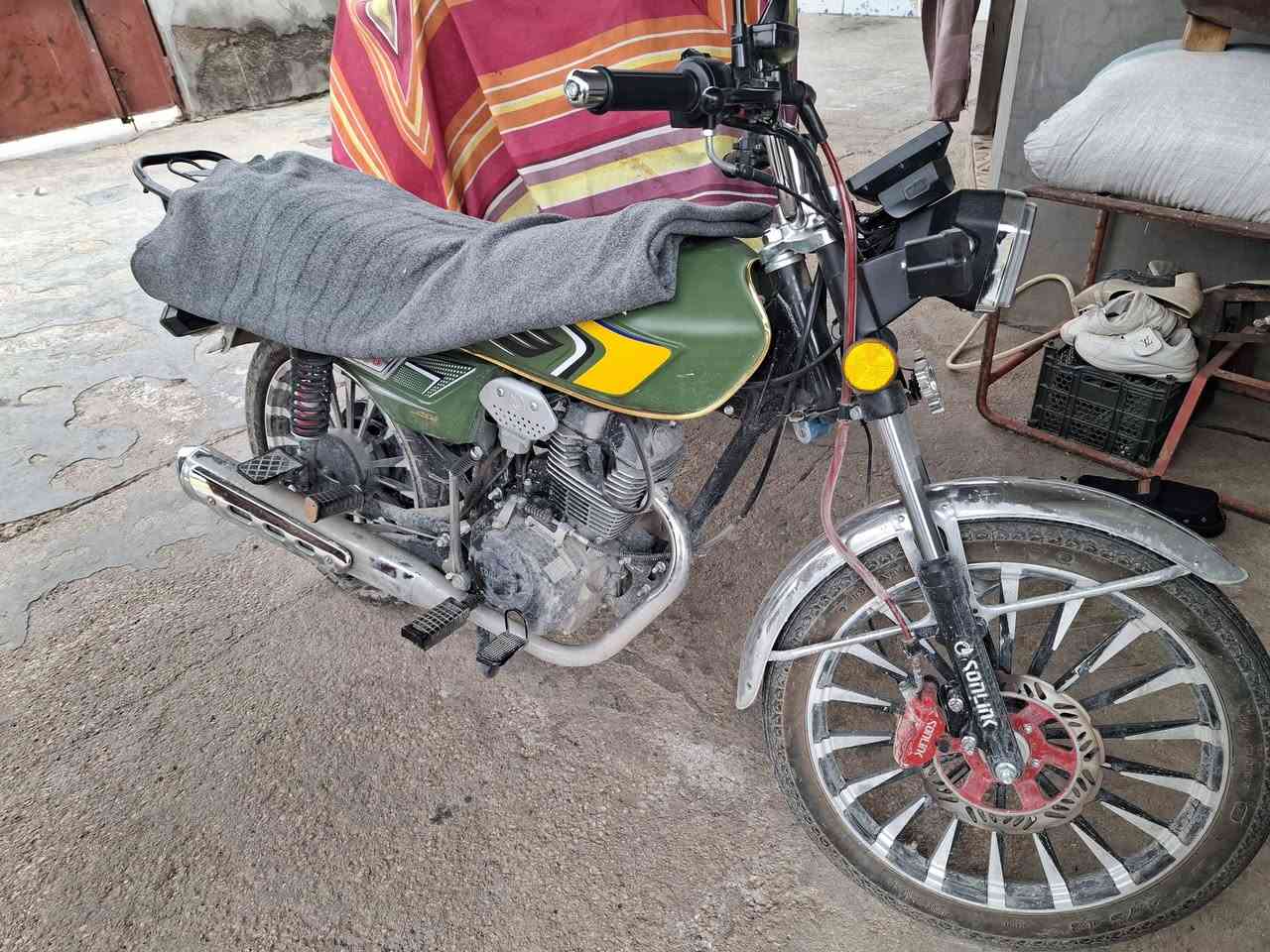 للبيع سولنك 2025 محرك 150 بعده لوك ماشي 600 وشوي ماوصل شي بعده ***********-***********
