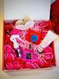 بوكس هدية • عيد الأم • عطر وإكسسوار