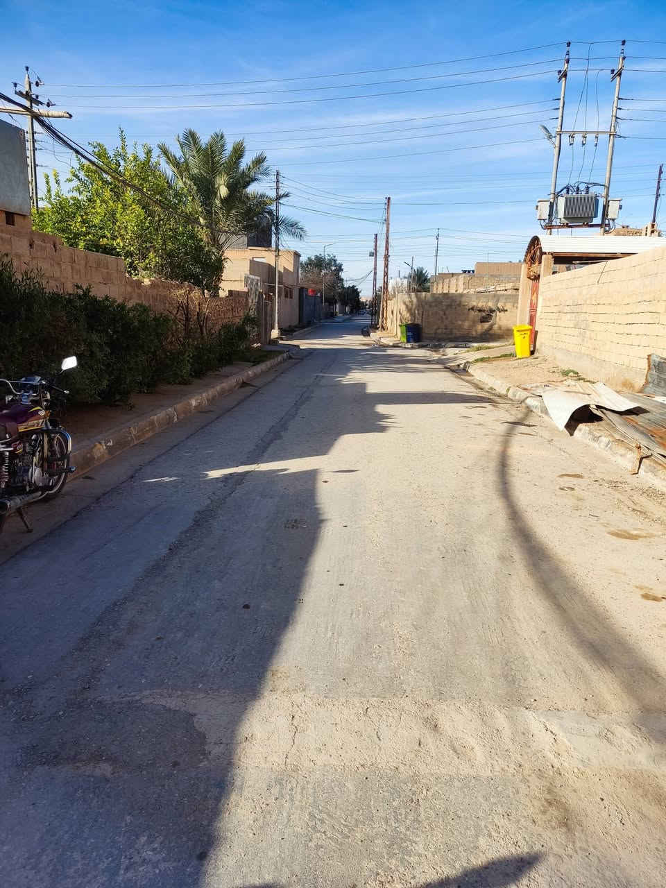 السلام عليكم ورحمة الله وبركاته 
عرض #جديد موقع #ممتاز 
منطقة مرتبه وهادئة ونظيفة 
دار سكن للبيع ( داخل حصيبه)  وداخل بالطابو لكن غير مطوب 
#الموقع/ القائم/ حصيبة/ حي الاندلس مجاور مولد عمر التركي شرق جامع مصعب بن عمير خدمات كاملة  قطاع صحي قريب ومدرسة دمشق ومدارس اخرى قريبه.
#التفاصيل/ بيت بناء حجر قديم #نظيف ومسكون حالياً ركن ع شارعين 
طبعاً البيت بشكل عام #ارضية_كاشي صحيات سراميك 
خارطة بيت كامله 3 غرف نوم / وحده طابق ثاني وثنين ارضي/ ديوان/ استقبال/ صاله/ صحيات / مطبخ + حديقه كبيرة ومساحة كبيرة 
#المساحة/  ( 440 متر ) تقريبآ 
#السعر/ #بــ55_مليون وبي مجال عمله بسيط 
للشراء او الاستفسار الاتصال بالرقم ***********
ومتوفر واتساب أيضاً ♻️
