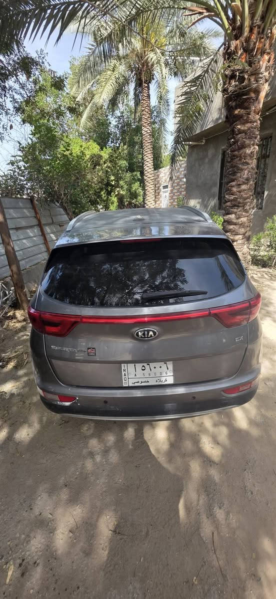 سلام عليكم 
سبورتج ١٧ 
سيارة جاهزة مكينة كير 
تدفئة تبريد 
حدادية نص او نص 
سعر مناسب بيع مستعجل 
سعر ١٢٥ مع مجال بصيط 
*********** 
كربلاء المكان
