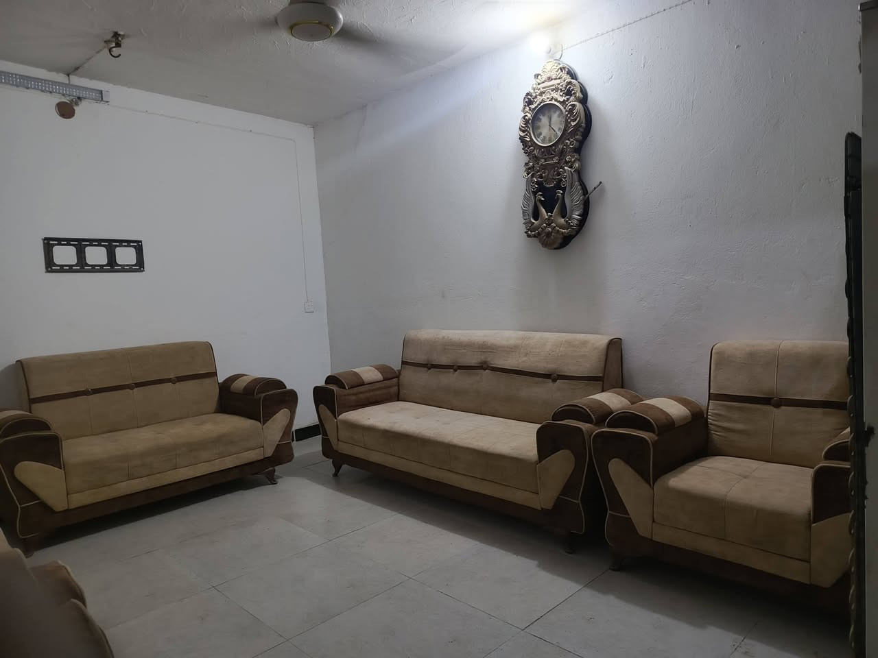 ياالله
تخم تسگام مابي اي ضرر

10 مقاعد

سعره 325 وبي مجال

‏‪***********‬‏
