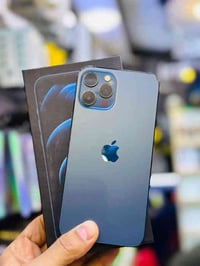 ايفون 12 برو فقط ذاكره 128 مع وصل ضمان • بطارية 87% جهاز اصلي وتر بروف...