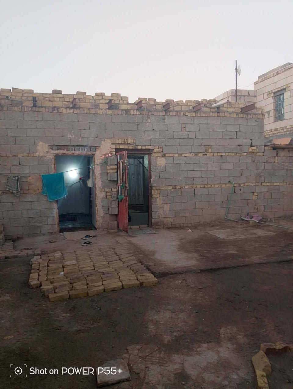 موقع مميز وهادئ وقريب من الخدمات
✅ مناسب للسكن العائلي
✅ الموقع ال احمد خلف سيد عوده 
✅ يتكون من (عدد الغرف _٢__)
✅ صالة + مطبخ + حمام عدد غرف نوم ثنين 
✅ ماء وكهرباء متوفر_
قابل للتفاوض للجادين فقط
📞 للاستفسار الاتصال على: ***********
