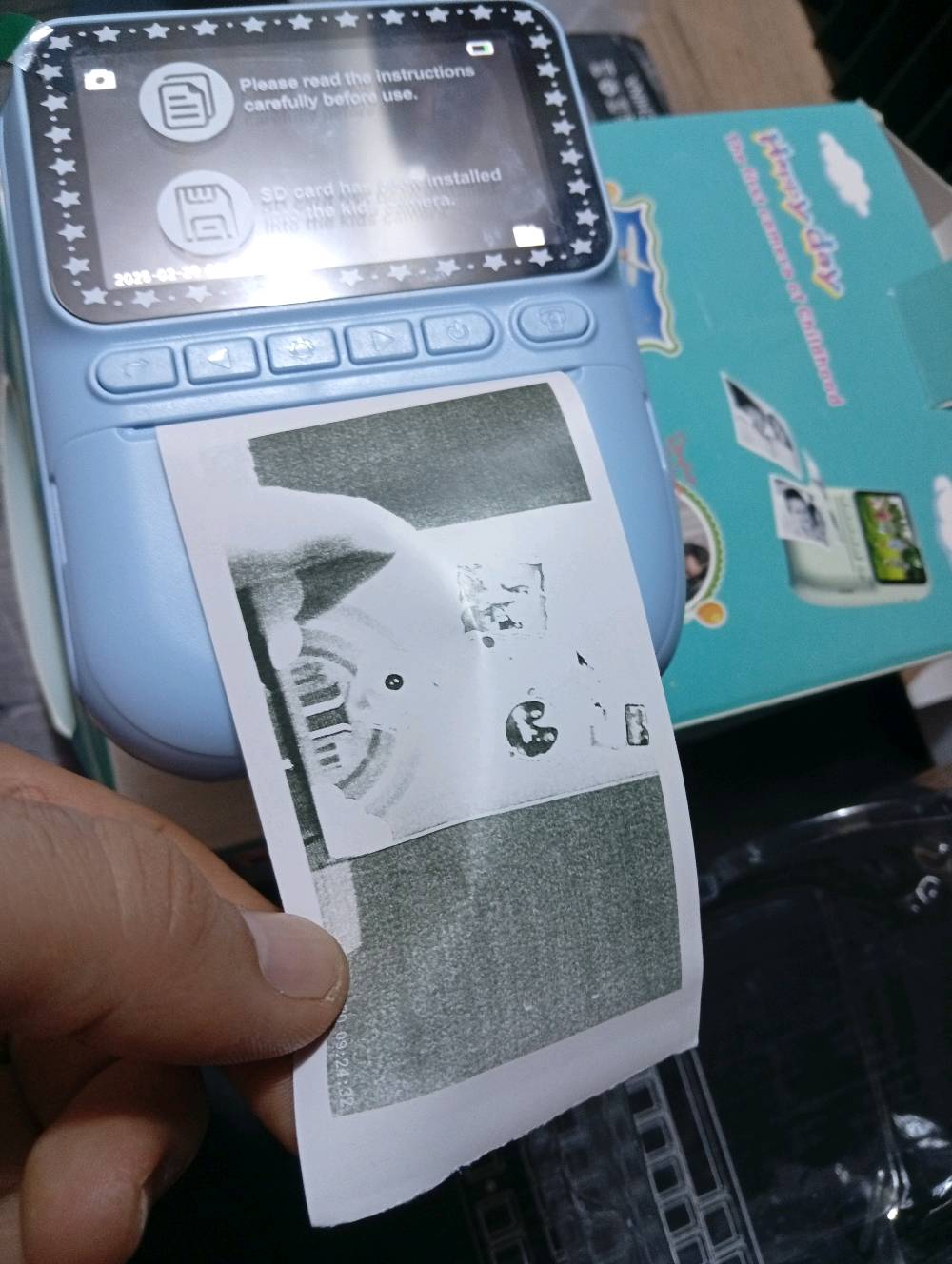 كاميرا فورية صورة و فيديو رام 8 كيكا شحن تايبسي طباعة الصور ابيض و اسود جديدة لوك بالكارتون كاملة الملحقات 
السعر 25 الف مع التوصيل لجميع المحافظات