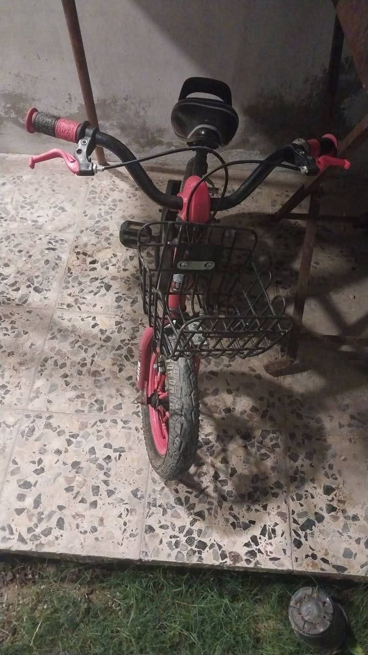 السلام عليكم بايسكل للبيع نظيف ب٥٠ وبي مجال


**إذا كنت صاحب هذا الإعلان وتريد حذفه لأي سبب، رجاءا أرسل رسالة إلى الدعم الفني**