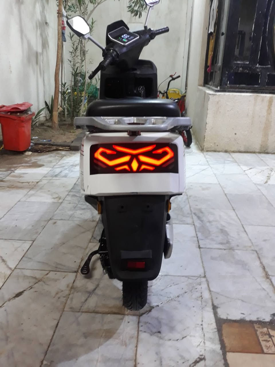 دراجة وحش الكون للبيع مديل 2026 بس لمدكر الامامي مكسور 6 بطاريات حجم 32 الاكبار شركة ونلي اقوة شركة ولباقة كفالة وبيهة قاطع دورة وصندوك واسع وتشتغل كارت وسويج وبيهة مثبت سرعة لدراجة مامتعوبة من للبيت للمدرسة فقط وباطريات كبار السعر 650 وبيهة مجال حك لجية مكاني 
البصرة ابو الخصيب كوت ثويني ***********
