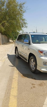 من رخصت لادمن المحترم للبيع لاندكروز موديل 2009 محدثه 13  لون صدفي بيه...