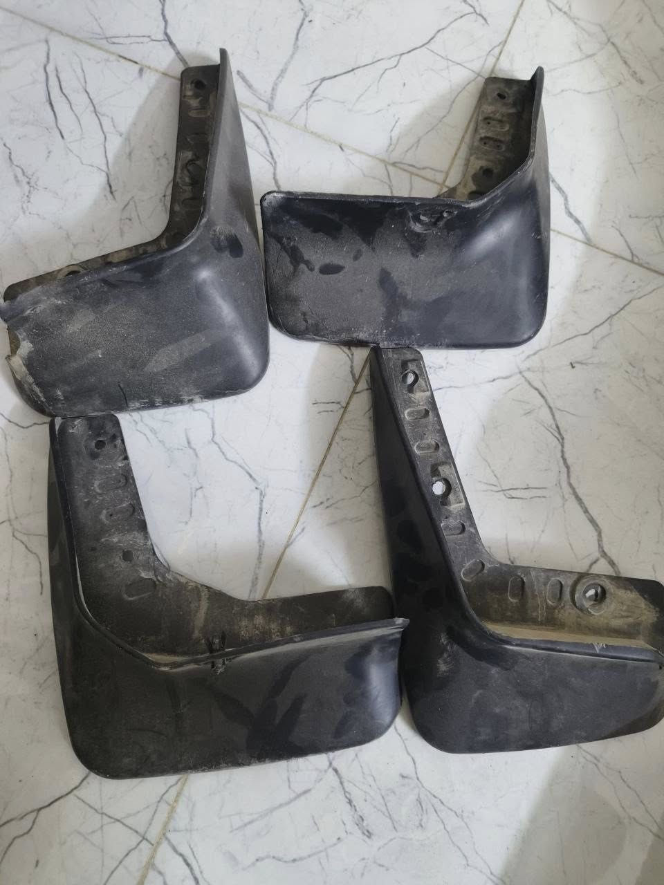 سلام عليكم غراض لانسر بومه اصلي تفصيخ شباك اصلي 40 بطاين جنطه سعرهن60 كبات شركه 40 طبله ماعرف ياجهه سعره 15 عداد كيلو متر اصلي سعره60 جاملغات طين اصلي سعرهن20  فرشه جنطه تفصال20 يده باب 10 كفر ستيرن10عبوه فيت بم ثنينهن ب20 مكاني بغداد الدوره ابودشير*********** شراي متواجد واتساب
