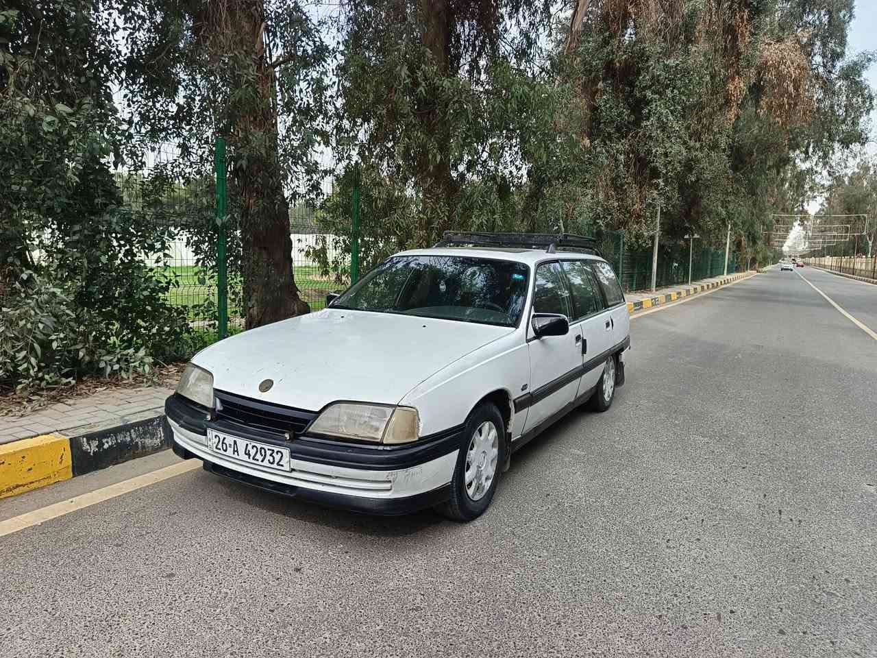 السلام عليكم 
اميكه حجم 20 كير عادي 
رقم صلاح الدين مشروع وطني 
موديل 93 
الشرعي بالموصل باليمن وشرط التحويل 
سنويه الى29
كوبون بانزين بيها الكتروني 
فتحت سقف 
جامات الامامي كهرب 
محرك وكير خير من الله 
مكان السيارة بالموصل 
للاتصال على هذا الرقم(***********)
