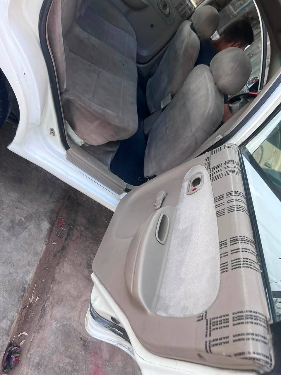 ‏كيا سيفيا موديل 2000مصبوغه للجماليه فقط رقم بغداد مشروع وطني باسمي كير اوتماتيك مكينه و كير جديد تخم تاير جديد حداده صدر جديد مكان السياره و اسط الحفريه رقم الهاتف ***********
