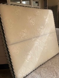 سرير نفرين • مندر