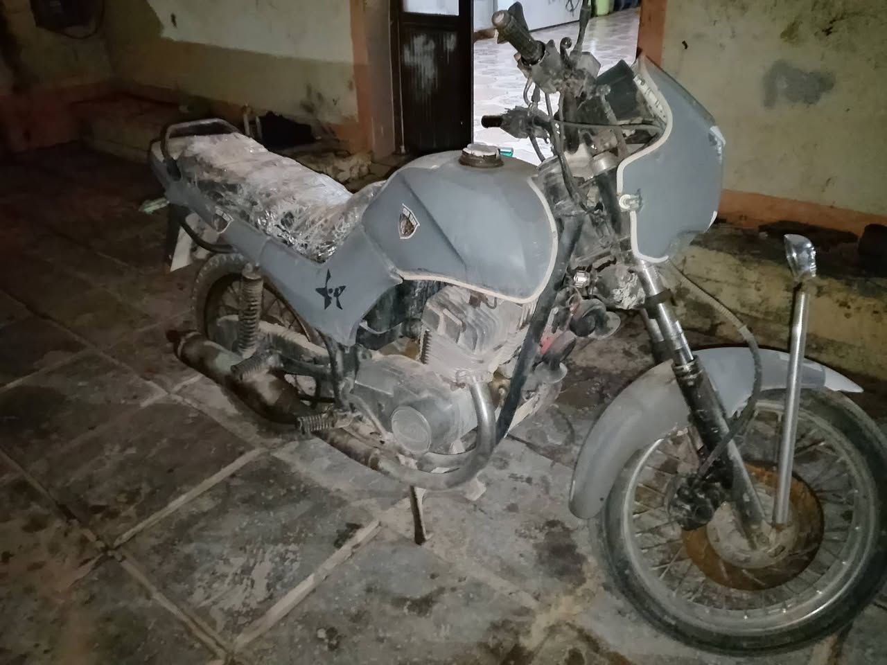 سلام عيكم موطور جاوه لبيع محرك 350cc الكهربايات كله شغاله لايت زنون عالي ناصي سعر 700 وبيه مجال لطيبين مكاني لعبيدي ***********
