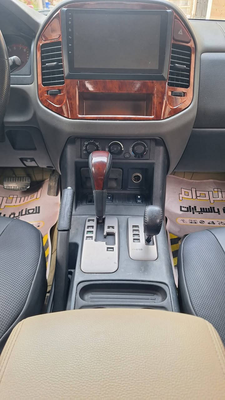 باجيرو 2005 مكفوله من الضربه والصبغ ماشيه 210
(السعر 99) مجال جدا بسيط ***********
مكينه 3000 بحاله ممتازه
كير ممتاز فور ويل شغال 
 تبريد 3 قطع غني عن التعرف تبريد هذه الموديل ❄️
كهربائيات خير من الله 
داخل جلد 
داخل صاج 
مري كهرباء 
7 راكب 
تحويل بسمنه احولك مباشر العنوان بغداد الجديده 
حداديه السياره خير من الله 
بس انطيك صدر امامي خلفي كله شركه اصلي 
مع مشط استيرن هديه مني لليشتريه  اوبلخير علياخذه
