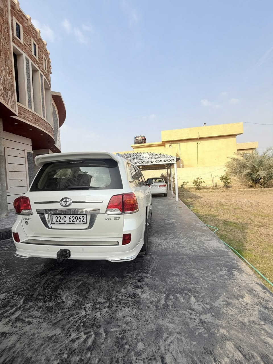 تويتا لاندكروز 2015 موصفات لكزز فوول فوول  (  V.X.R )ماشاءالله السياره كلش جديده واستخدام شخصي قليل جدا

محرك (5.700) ليكزز 
ماشيه 119 الف كيلو حقيقي شرط الفحص

فول مواصفات 1/1 ‌‌‎السيارة مواصفات اللكزز 
 
‌‌‎كامرات4 
‌‌‎تدفئة وتبريد كشنات 
‌‌‎كشن سايق خزن ميموري 3 وضعيات 
‌‏شاحن لاسلكي 
‌‌‎نضام ترحيب عند الاقتراب  
‌‌‎شاشة تحكم لكزس 
شاشة بالقمارة DVD‌
‌‌‎تشغيل عن بعد 
‌‌‎كراسي كهرباء 
‌‌‎مكينة V8 /5.7
‌‌‎زراك لايت 
‌‌‎5 بصمة ابواب
‌‌‎سيستم صوت لكزس 
‌‌‎رادرات امامي + جانبي 
‌‌‎ستيرن صاج 
‌‌‎8 ايرباك
‌‌‎فور ويل 
‌‏حساسات امامي خلفي 
‌‌‎نضام ايكو تقليل صرفية 
‌‌‎ثلاجة 
مواصفات VXR   معروفة ما يحتاج اذكرها  

سياره كفاله عامه لا تبديل ولا تعديل 
‎محرك كير  مامفتح بشرط
‎سيارة حيل نظيفة كلشي عل بلادي

‎باسمي السنوية بشرط التحويل

السعر 525 ورقة وبيها مجال 

رقم صاحب السيارة
***********
