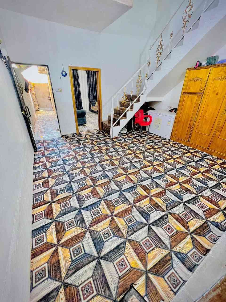 ‏السلام عليكم
‏بيت 100 متر 5×20 بناء سنة 2018 طابو صرف في كربلاء  منطقة حي العسكري قطاع 16 (الطاقة) طابق واحد بلوك كونكربت مسلح الارضية كاشي والسطح فرشي المنطقة كاملة الخدمات يحتوي البيت على : 
‏1. استقبال 
‏2. صالة 
‏3. مطبخ 
‏5. غرفة 
‏6. صحيات عدد 2 
‏البيع بسعر معقول 
‏يرهم مراوس 
‏اي استفسار اتصل وتدلل 
‏*********** وتساب 
‏
‏‪***********‬
