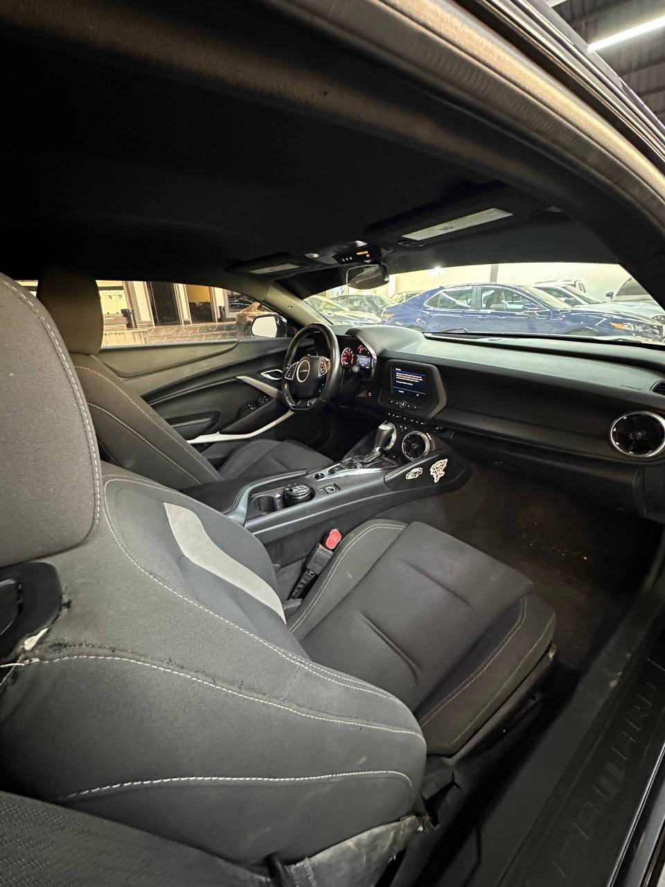 للبيع –Chevrolet Camaro LT 2020

• ماشية: 65 ألف ميل
• وارد أمريكي 🇺🇸
• ستوك بالكامل (بدون أي تعديل)
• رقم أربيل
• السيارة باسمي تحويل مباشر

🔹 الضرر: جاملغ جهة النفر فقط 
🔹 محرك + كير + شاصي + لغود + دواخل + عقول، كلها كفالة.
🔹 سيارة نظيفة ومرتبة جداً
محرك 2000  4 سلندر تيربو.
عليها تغليف : الصندوق و السقف و البنيد أسود طافي
سعرها 140 ورقة
وبيها مجال بسيط للشراي،
مكان السيارة الموصل 
للتواصل ***********
واتساب *********** موصل, نينوى
