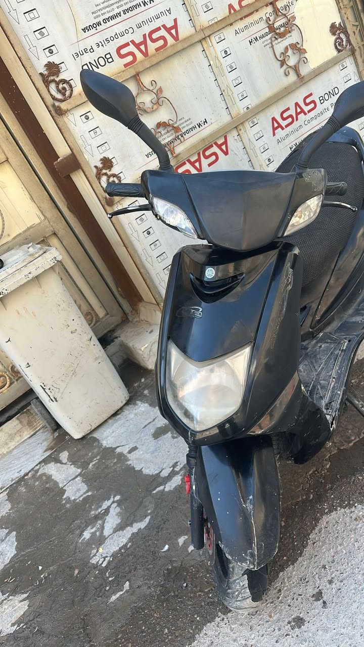 للبيع سكنس نثية 140 كابريتر كفرات اصلية وكالة  دراجة بيه رنكات كايمه  السعر 300 وبيه مجال بسيط 
مكاني بغداد الزعفرانية
للاستفسار ***********
