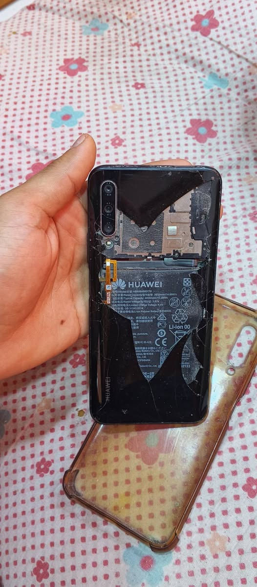 جهاز y9s ذ128 جهاز ما مفتوح بس لضهر يحتاجله تبديل بـ100 وبي مجال قليل كربلاء الحر ***********7
