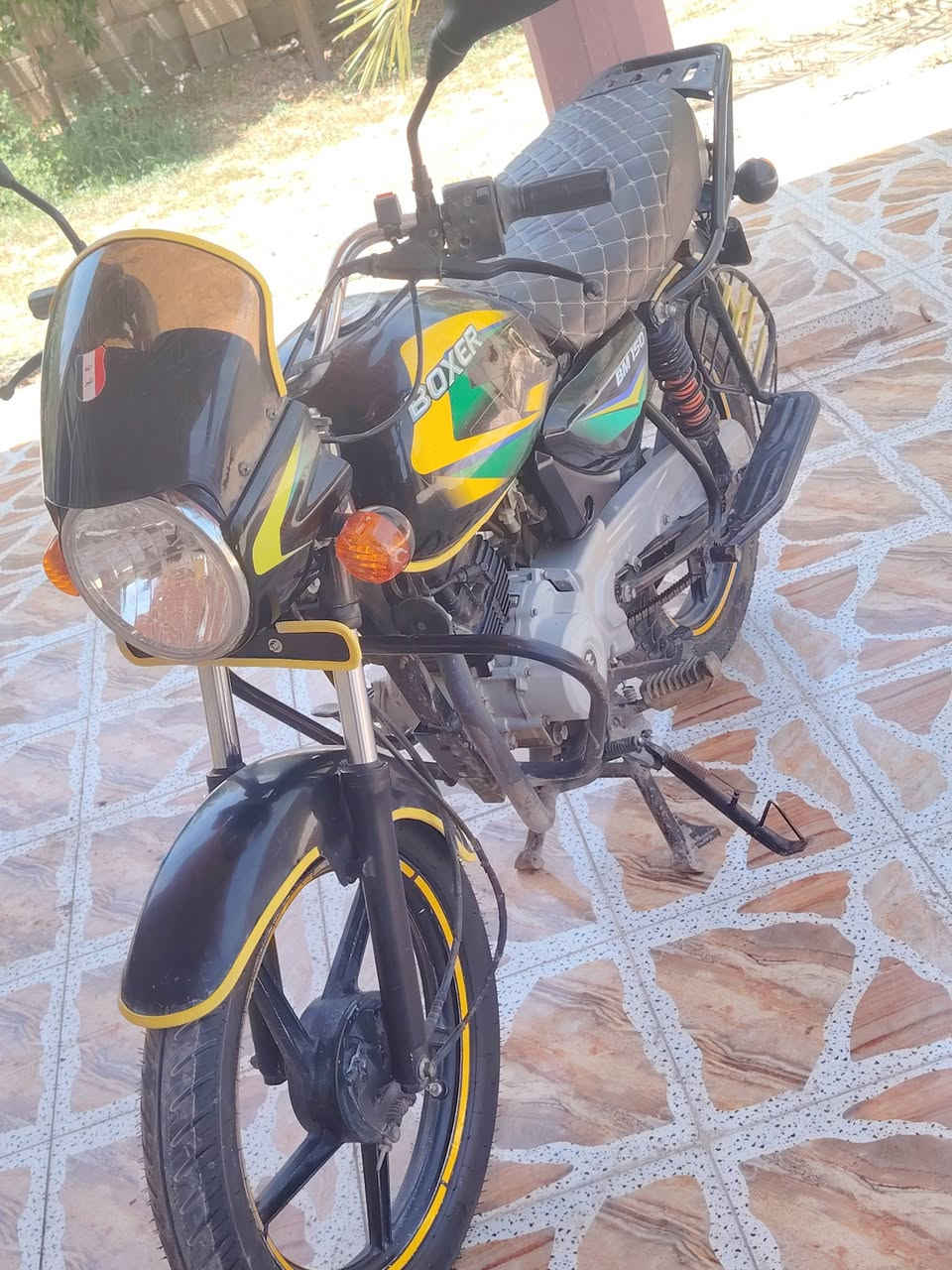 السلام عليكم دراجه بوكسر للبيع موديل 2019 أوراق كامله كهربائيات كامله لايت زنون مكان ديالى ناحيه ابي صيده السعر 850 وبيهه مجال رقم التلفون ***********
