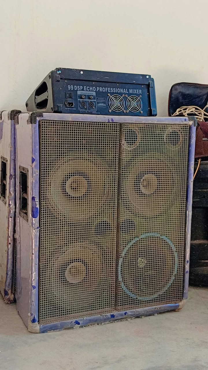 سلام عليكم ورحمه الله وبركاته اخواني سماعات روباعي زوجين كامل كلشي ما بيهن تأخذ عل فحص مكاني ديالى سعر الوحده 900الف بيها مجال شي قليل حك جيه ***********
