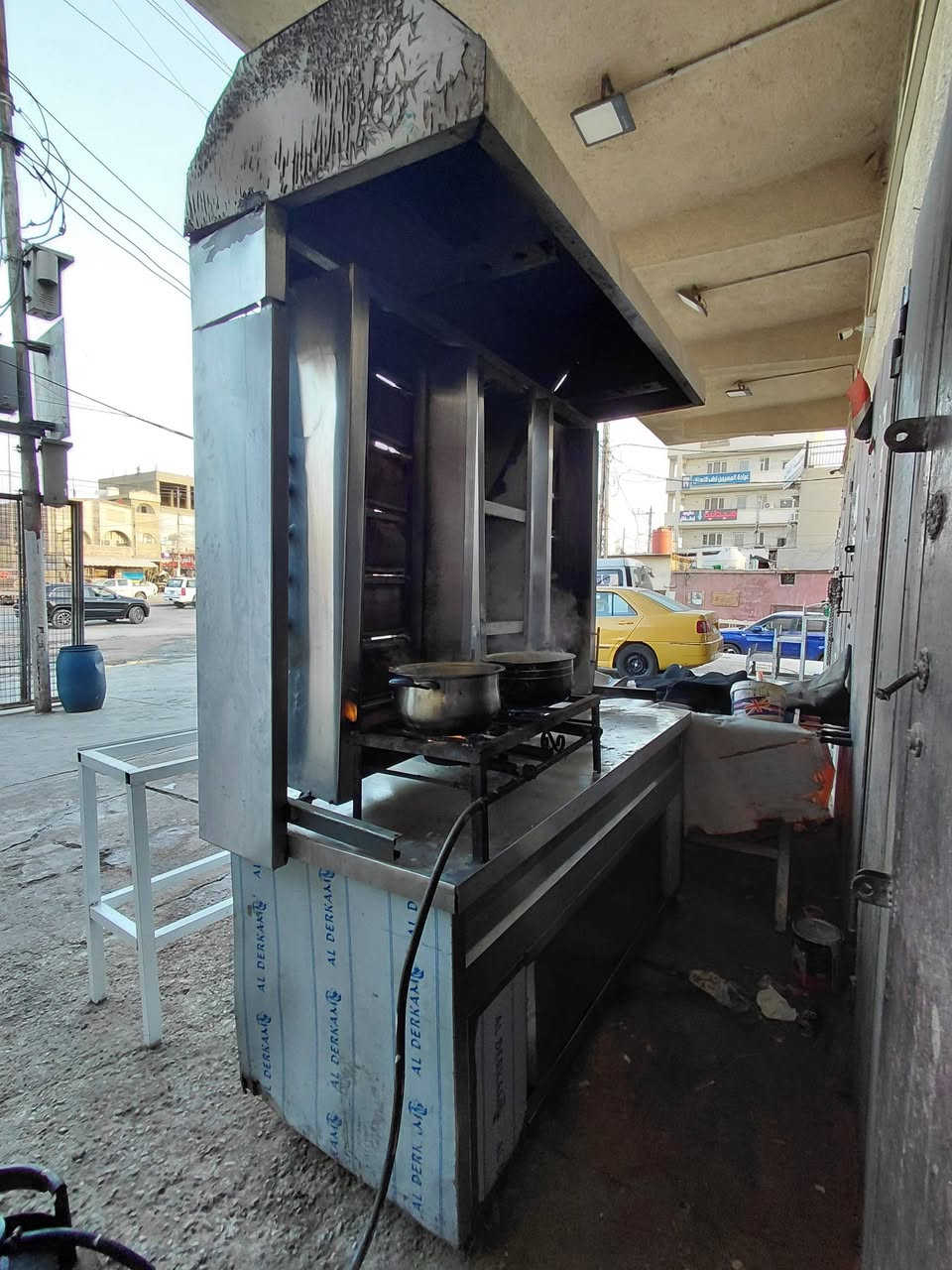 سلام عليكم شوايه كص دبل ام الثنين سلايت بيه نقوصات خفيفه شغاله ع الفحص وبيه مخزن جوه تفصال مو جاهزه تكمه وحديد قوي وثكيل متروكه صار فتره ابيع على حطته ٤٠٠ وبيه مجال قليل مكاني بغداد الدوره شارع٦٠ 
*********** هاذا رقمي
