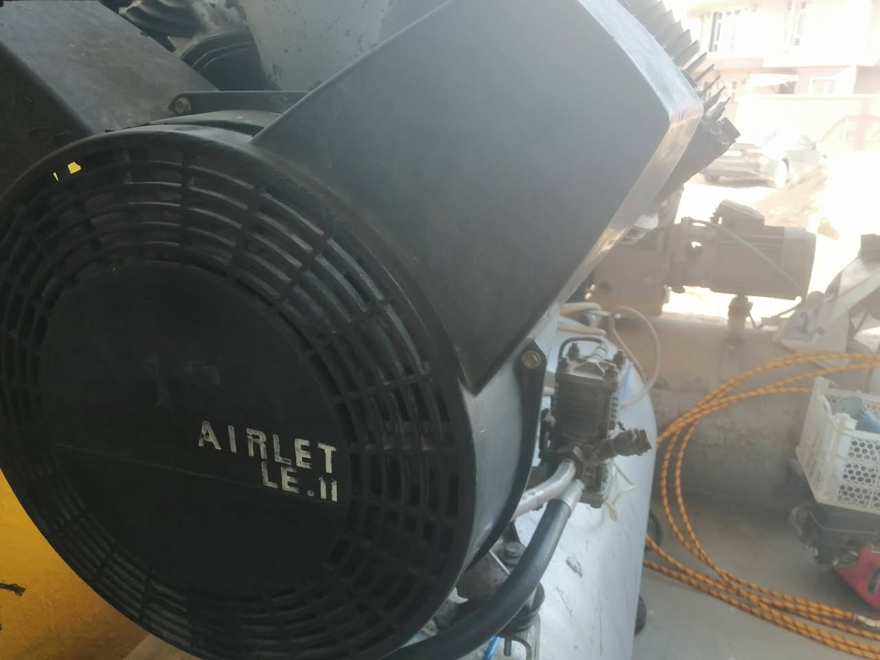 كمبريسر هواء اطلس 11 لتر 500 الرقم ***********
