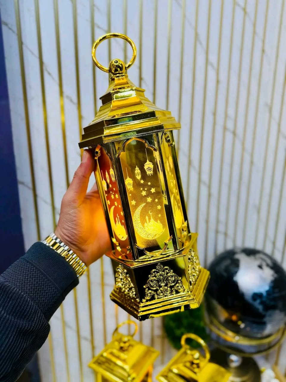 الف رحمه علئ روح امه وابو الي يعلقلي مصدر رزقي الوحيد 
فانوس 🏮 رمضاني كبير كهربائي لون ذهبي
للحجز مراسله خاص او علئ 
وتساب /***********
تتوفر خدمه توصيل للجميع المحافظات🚗🚗 سامراء, صلاح الدين
