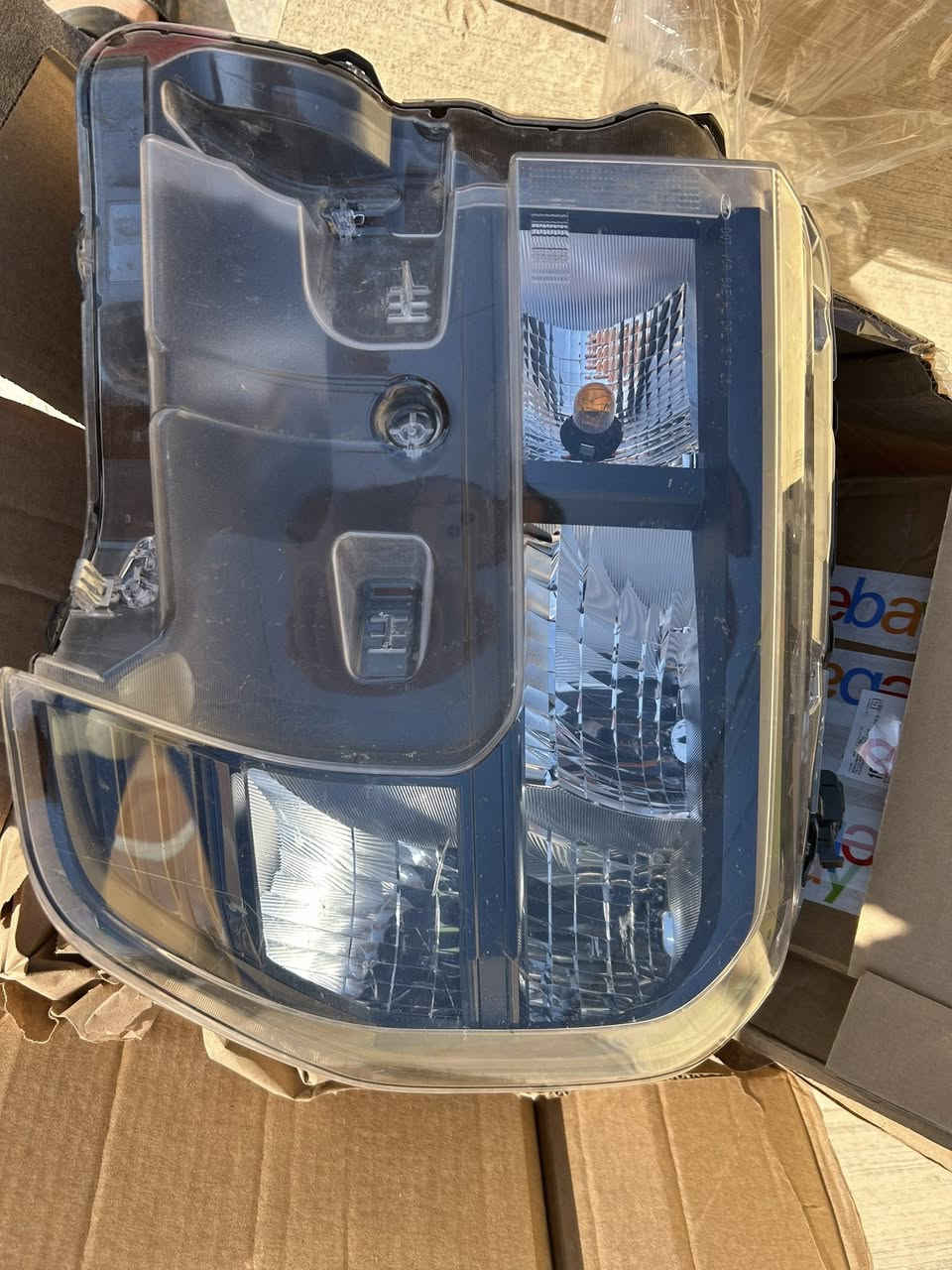 يعلن كراج حويدر عن وصول طلبات الزبائن. لايتات فورد  مافريك ٢٠٢٥ للحجز التواصل *********** واتس اب مدة الوصول ١٥ يوم
