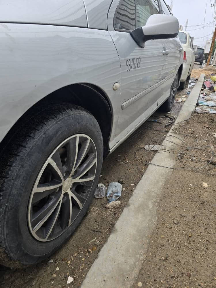 بيجو ٤٠٧ موديل ٢٠٠٩ مكفوله كفاله من الصبغ و المحرك و الكير سيارة حلوة محركها جبير ٢٢٠٠ غرفتها جبيرة سيارة مرتبة وقوية نقوصات بسيطة جدا، مكانها الدورة بغداد للتواصل 
*********** 
سعرها ب٥٨ ورقة وبيها مجال بغداد, العراق
