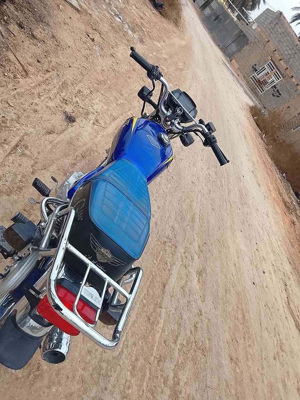 سيفان 24 اوراق  كامله 
دراجه نضيفه كلش جديده 
مكاني بابل سده الهنديه 
سعر ٦٢٥ وبيه مجال 
***********
