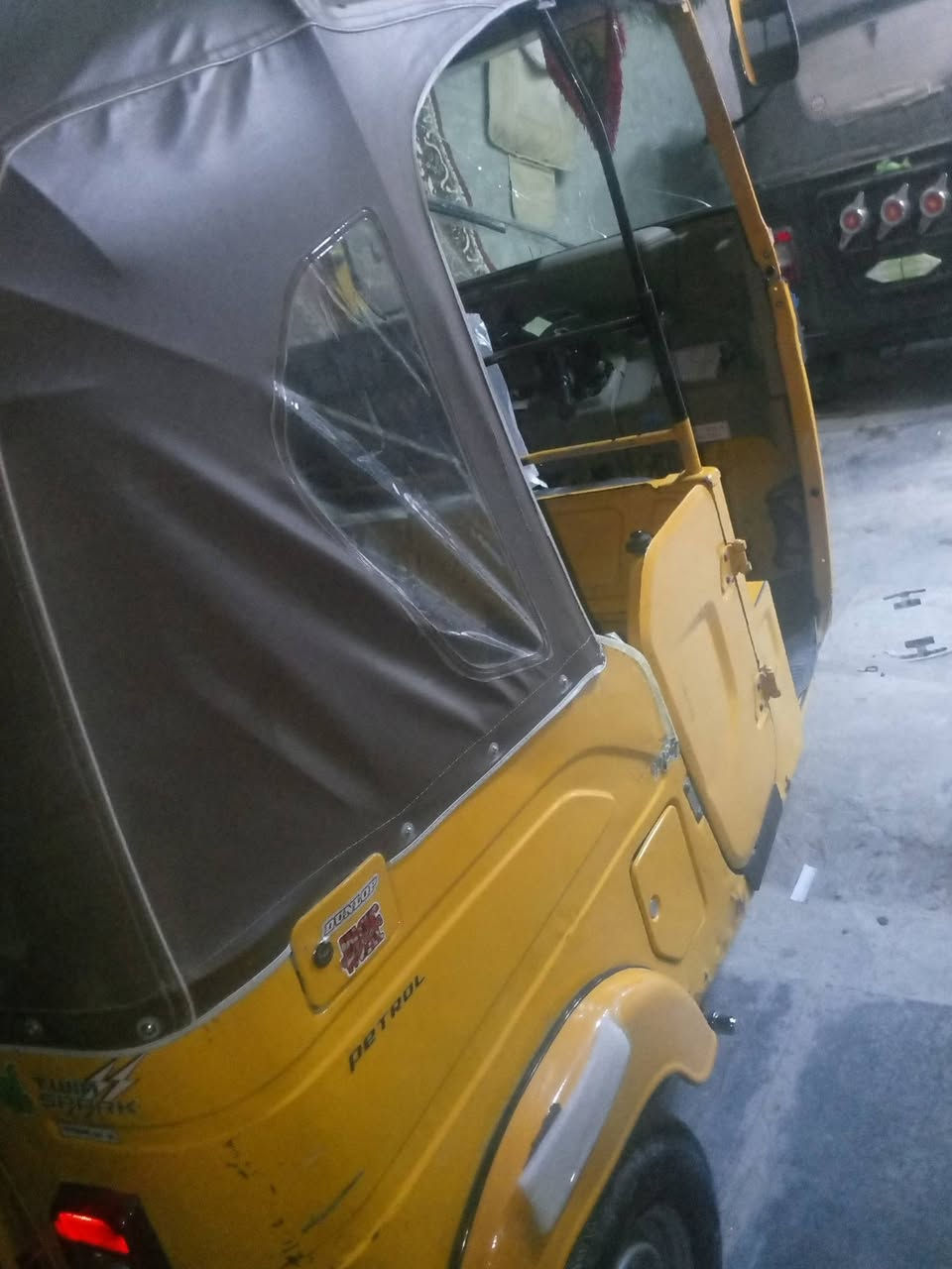 تكتك للبيع موديل ٢٠٢١ شهر ١١رقم سنويه انكليزي بيه بس طخات بارد ما بيه معجون ولا صبغ تكتك جاهزه  السعر ٧ و٦٠٠ الاتصال ***********
