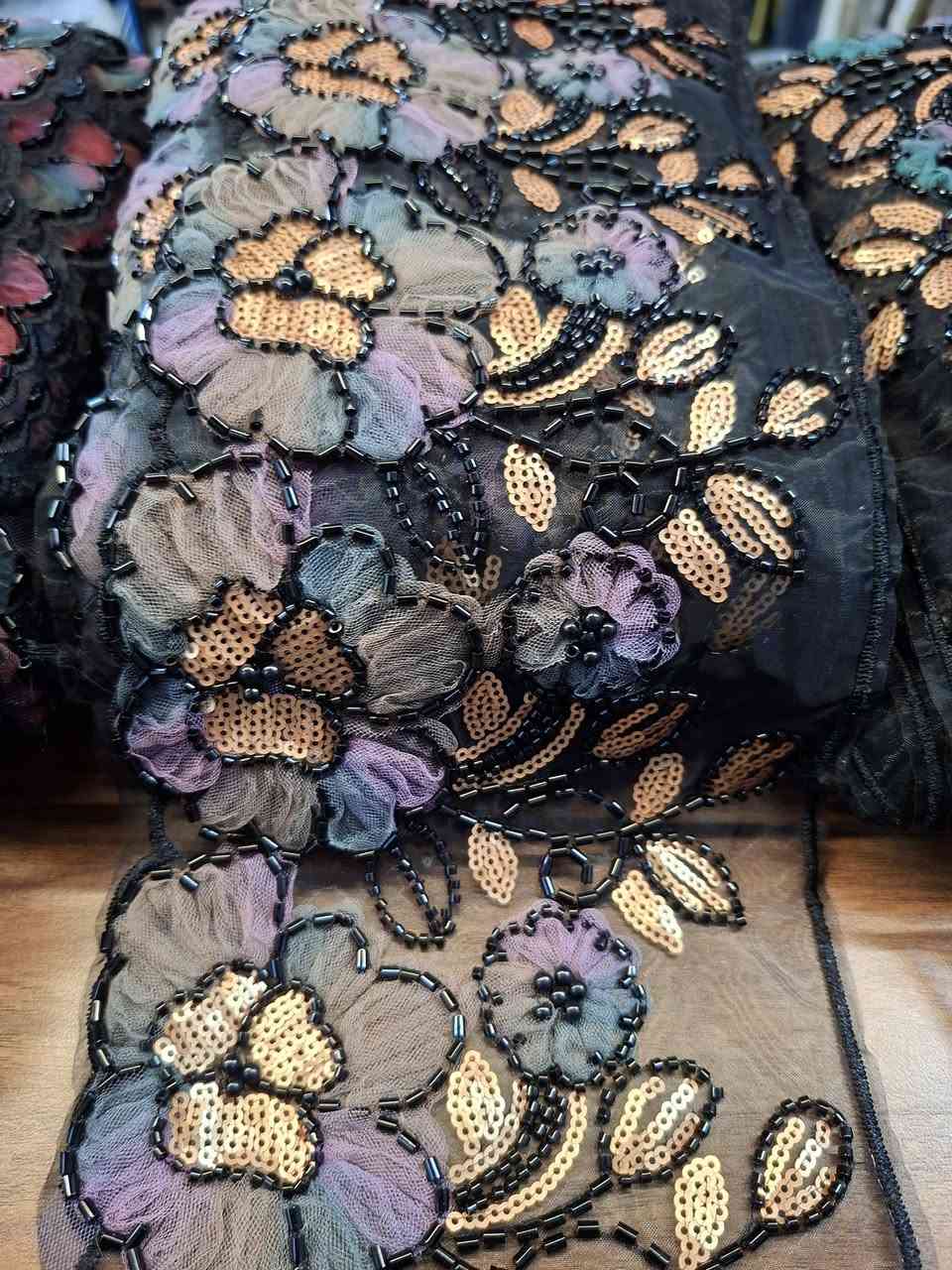 ✨ أويات فاخرة بتطريز ثلاثي الأبعاد ✨
أضيفي لمسة من الأناقة والرقي إلى تصاميمك مع هذه الأويات المميزة، المصنوعة من التول الشفاف والمزينة بالورود البارزة والتطريز الراقي بالخرز اللامع. تتميز بألوان هادئة ومتناسقة تمنح القطعة فخامة وجاذبية استثنائية.

.   العباءات والجلابيات الراقية
.   فساتين السهرة والمناسبات

📍 متوفرة لدى  مجمع أقمشة ياسين موصل – حي عدن – وسط السوق – العمارة الثانية – الطابق الثاني – فوق سنتر عبيدة
#أقمشة_ياسين #موصل #حي_عدن #أويات #دانتيل #تطريز #فساتين_سهرة #أقمشة_فساتين #لوازم_خياطة #عبايات #ستائر #مفروشات #أقمشة_فاخرة #موضة #أناقة #تصاميم_راقية


**إذا كنت صاحب هذا الإعلان وتريد حذفه لأي سبب، رجاءا أرسل رسالة إلى الدعم الفني**