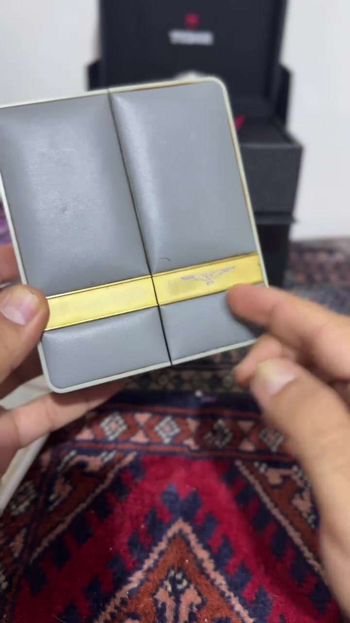لونجين كوارتز انتاج الثمانينات قطر 31.5 مينه كاروهات كالجديد القطعه مع العلبه الاصليه والمرفقات سير مستبدل ❤️‍🔥


**إذا كنت صاحب هذا الإعلان وتريد حذفه لأي سبب، رجاءا أرسل رسالة إلى الدعم الفني**