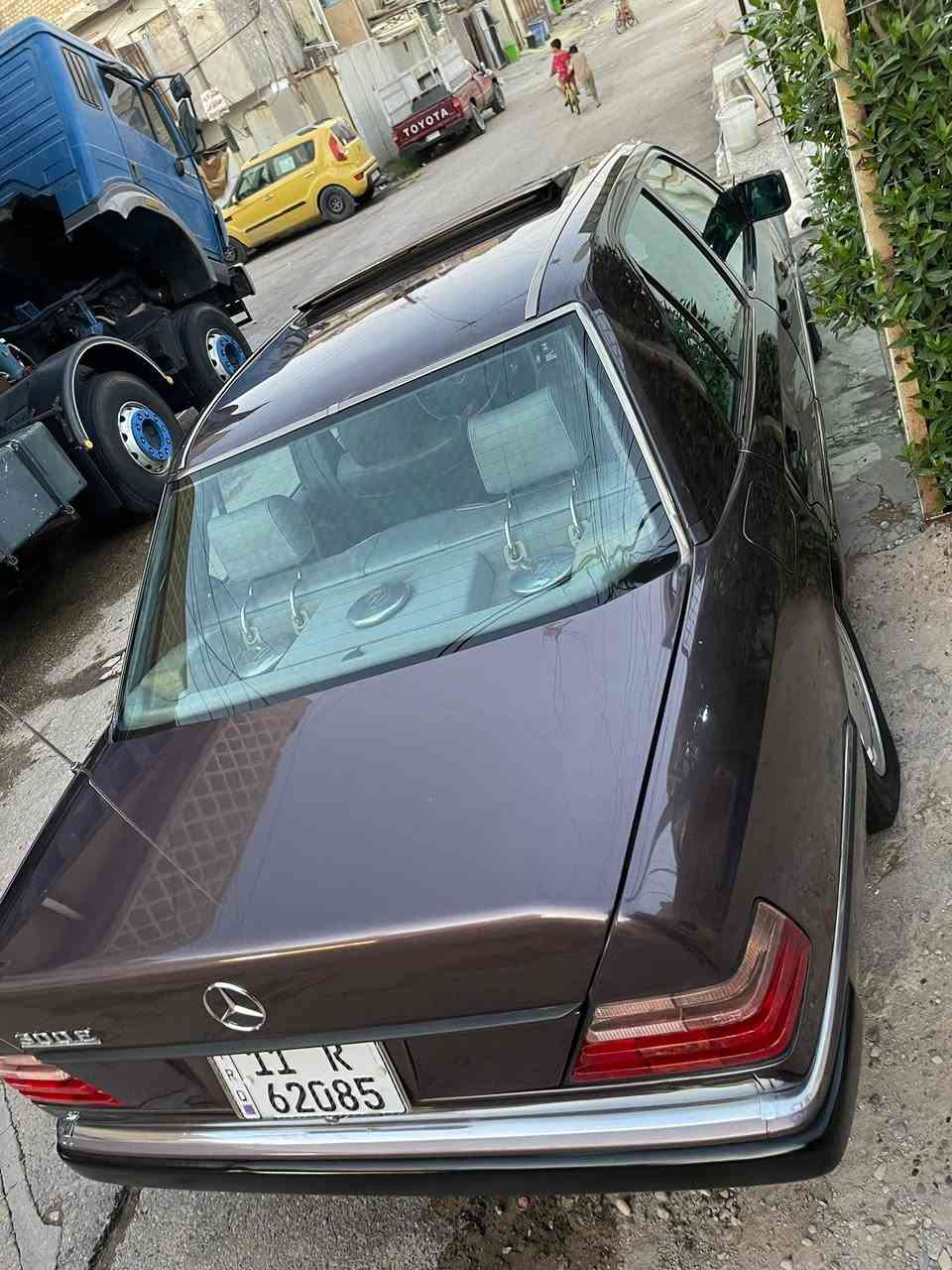 السلام عليكم
من بعد إذن صاحب الگروب المحترم

للبيع فقط اعتذر عن المراوس 

مرسيدس E300

موديل 1992 

بأسمي هزة وسنوية جديدة

مكينة وگير بلاد 

مواصفاتها 

فتحة سقف 

جام كهرباء 

مقاعد كهرباء 

طخم سماعات پوينير جديد

طخم تاير جديد جدادية جديدة 

تبريدها جديد

مصبوغة عام فقط 

ملاحظة( بيها نگاد بالداير مال هلالات الجامرلغات الخلفية والقمارة موضحة بالصور) 

مكانها بغداد/بغداد الجديدة/ النعيرية

سعرها $85 قفل 

اخوان الي تعجبة بهذا السعر يتصل واكون بخدمته لان مكلفتني اكثر من هذا السعر 

للاستفسار ***********
